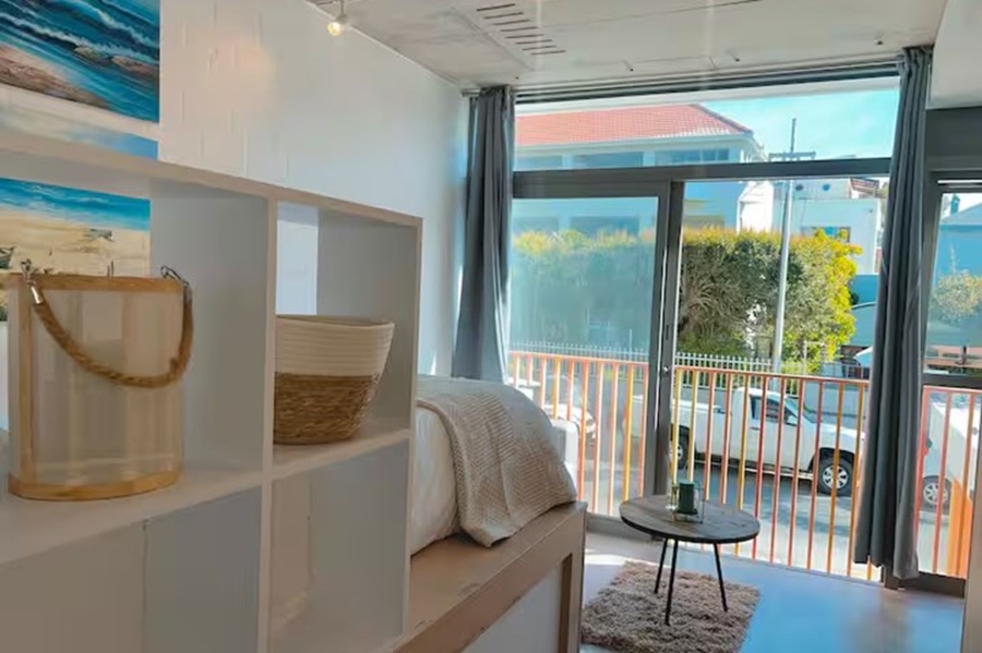1 Bedroom Property for Sale in Sea Point Western Cape